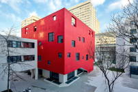 Crossboundaries Architects brachten Farbe auf die Fassaden der Chaoyang Future School. 