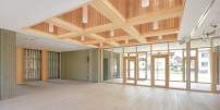 Die neun Lichtfelder im zentralen Saal sind mit filigranen Holzleisen versehen. 