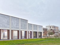 Boltshauser Architekten erweiterten die Schule Krämeracker um eine Turnhalle und einen drei- bzw. viergeschossigen Klassentrakt. 