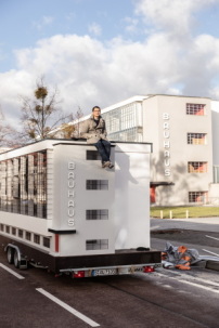 Das Mini-Bauhaus soll von Dessau über Berlin nach Kinshasa und Hongkong reisen. 