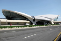 TWA-Terminal des JFK International Airport in New York von 1962. Das Projekt von Eero Saarinen entstand unter mageblicher Mitarbeit von Kevin Roche. 