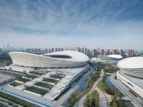 Drei einheitlich gestaltete Sportbauten und ein Einkaufszentrum umfassen die Anlage in Suzhou. 