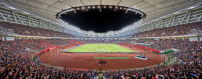 Das Stadion fasst als größtes der drei Sportbauten 45.000 Zuschauer. 