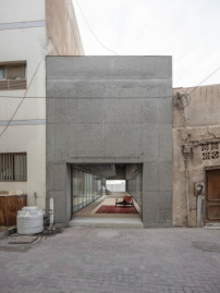 Ein roh belassener Betonquader inmitten der Altstadt: das House for Architectural Heritage in Muharraq. 