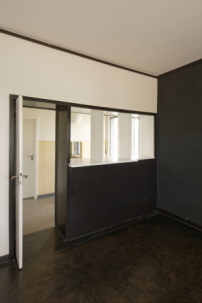 Meisterhaus Kandinsky/Klee, April 2019, Esszimmer Kandinsky mit Durchreiche