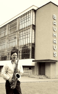 Einer der drei Gste des Konzertgesprchs Das Bauhaus und die Musik: der Frankfurter Saxofonist und Musikwissenschaftler Tobias Rger 