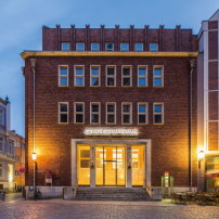 Außenaufnahme der ehemaligen Provinzialbank Stralsund, die heute im Volksmund als „Gewerkschaftshaus“ bezeichnet wird. 