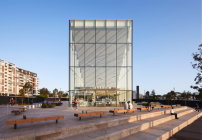 Hier geht es hinein in die Green Square Library in Sydney: Der Haupteingang ist als verglaster Pavillon ausgefhrt. 