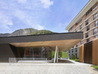 Die Schweizer Alpenkommune Andermatt hat ein Konzerthaus nach einem Entwurf von Seilern Architects bekommen. 
