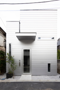 Das Wohnhaus von Taku Sakaushi in Tokio hat ein bewegtes Innenleben.