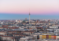 Größtenteils flach: In Berlins Mitte überragen bisher nur wenige Bauten die einheitliche Traufhöhe von 22 Metern.