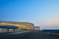 Bereits zwei Tage nach der Eröffnung wird Pekings Mega-Flughafen in den Medien als „goldener Seestern“ bezeichnet. 
