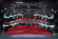 groe Bhne mit Auditorium