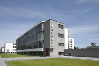Hauptgebude des Bauhaus Dessau von Walter Gropius.