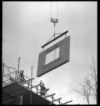 Installation einer Betonplatte auf einer schwedischen Baustelle. Sune Sundahl, 19671968, ArkDes collections.  