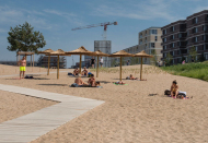 Beachlife am Weserstrand. Die Hochwasserschutzanlage verbindet das Nützliche mit dem Schönen.