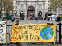 Im Sommer nahm in London die Extinction Rebellion ihren Ausgang. Hier ein Protestplakt am Marble Arch von John Nash nahe des Hyde Parks. 