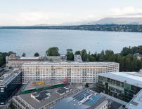 Das Wohnhaus am Genfer See aus den 1960er Jahren wurde um drei Obergeschosse erweitert.