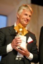 Christoph Ingenhoven freut sich ber den goldenen Holcim Award 2005/2006