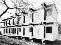 Haus Mayer-Kuckuk mit seinen markanten Aussteifungen aus achtfach verleimtem Mehrschichtholz, 1965–1967 