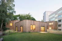 Hort in Holz: Schulerweiterung von MONO Architekten in Berlin.  