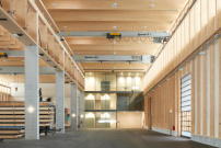 2. Preis: Montagehalle der Zimmerei und Tischlerei Kaufmann in Reuthe von Johannes Kaufmann Architektur  