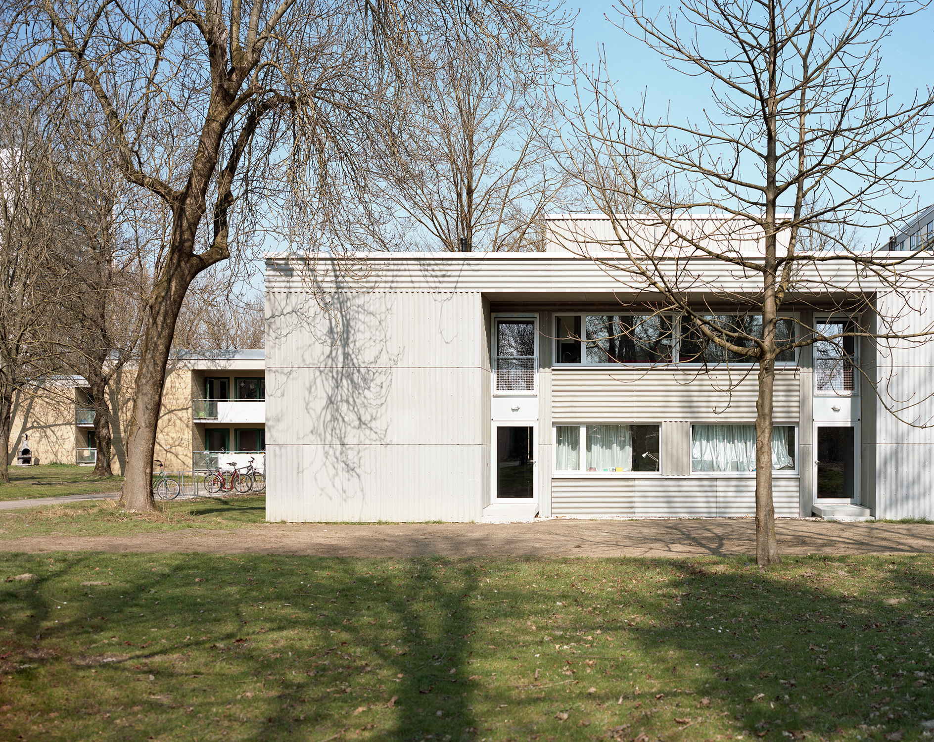 sanierung eines studentenwohnheims in munchen von muck petzet architekten