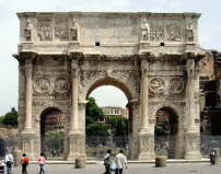 Spolien durchziehen die Architekturgeschichte, hier etwa der berhmte Konstantinsbogen in Rom, 315 nach Christus. 