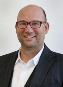 Guido Spars wird Gründungsdirektor der Bundesstiftung Bauakademie. 