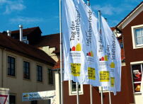Flaggen am Tag der Städtebauförderung 2017 in Markt Schierling