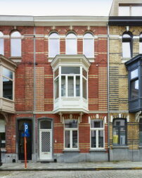 Die Hauptfassade des Wohnhauses in Gent blieb in den historischen Formen erhalten. 