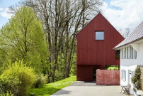 Rotes Haus in Illerbeuren von SoHo Architektur, Bauherr*innen: Julia und Michael Staudinger 