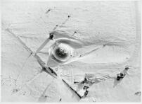 Die Amundsen-Scott South Pole Station mit der geodätischen Kuppel von Richard Buckminster Fuller von 1974 (2008 abgebaut).