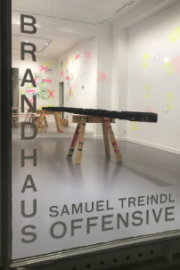 Ausstellung Brandhaus Offensive von Samuel Treindl in Berlin