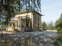 Unter Denkmalschutz stehende Gebäude wie die Villa du Jardin Botanique alpin oder die Maison Vaudagne werden als soziale Zentren umgenutzt.