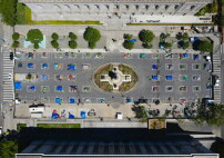 Erstes befristetes Zeltlager fr Obdachlose, Fulton St. (mit dem Rathaus im Hintergrund), San Francisco 2020 