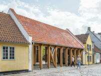 Der Neubau liegt direkt neben dem Geburtshaus des dänischen Autors.