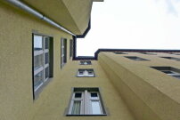 In den meisten Fällen öffnet sich das Berliner Zimmer nur mit einem Eck-Fenster zum Hinterhof. 