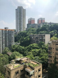 Blick aus dem 16. Stock der Wohnanlage Qiushui Changtian in Chongqing  