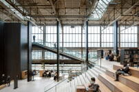 In Tilburg transformierten Civic Architects einen alten Lokomotiv-Hangar zur Bibliothek LocHal. 