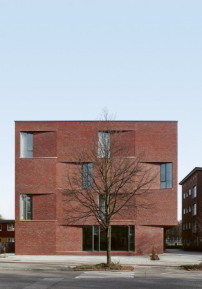 Ein erster Preis: Das Atelierhaus der Hochschule für Bildende Künste von Winking · Froh Architekten