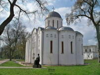 Die Boris und Hleb-Kathedrale aus dem 9. bis 13. Jahrhundert gehört zum historischen Zentrum von Tschernihiw in Norden der Ukraine. Sie ist einer von 17 Kandidaten in der Tentativliste der ukrainischen Welterbekandidaten.