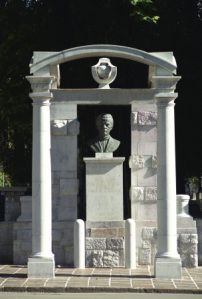 Jože Plečnik, Denkmal für Simon Gregorčič in Ljubljana, 1937 