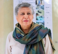 Porträt Yasmeen Lari, eine der ersten international bekannten Architektin aus Pakistan 