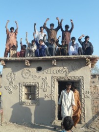 Lehmhaus in der sdpakistanischen Region Sindh, die oft von berflutungen heimgesucht wird 