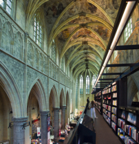 Merkx + Girod: Umgestaltung einer Dominikanerkirche zum Buchladen in Maastricht (2007). Foto: Bert Kaufmann from Roermond, Netherlands, Wikimedia Commons, CC BY 2.0  