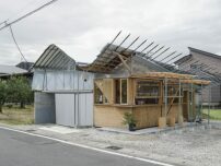 Fr ihren Erdbeerstand im japanischen Gifu verfolgten tamotsu ito architecture office einen DIY-Ansatz.