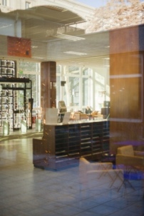 Die ZLB am jetzigen Standort Berliner Stadtbibliothek in Mitte  Blick in den Lesesaal aus dem Innenhof 