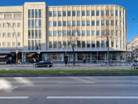Die aktuelle Erdgeschoss-Studie schreibt insbesondere der Transformation von Bestandsbauten der 1950er und 60er Jahren viel Potenzial zu, im Bild der Akazienbogen in Berlin-Schöneberg.