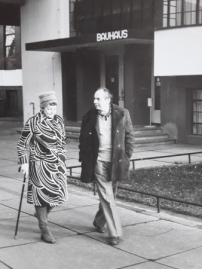 Karl-Heinz Hter mit Ise Gropius in Dessau 1979